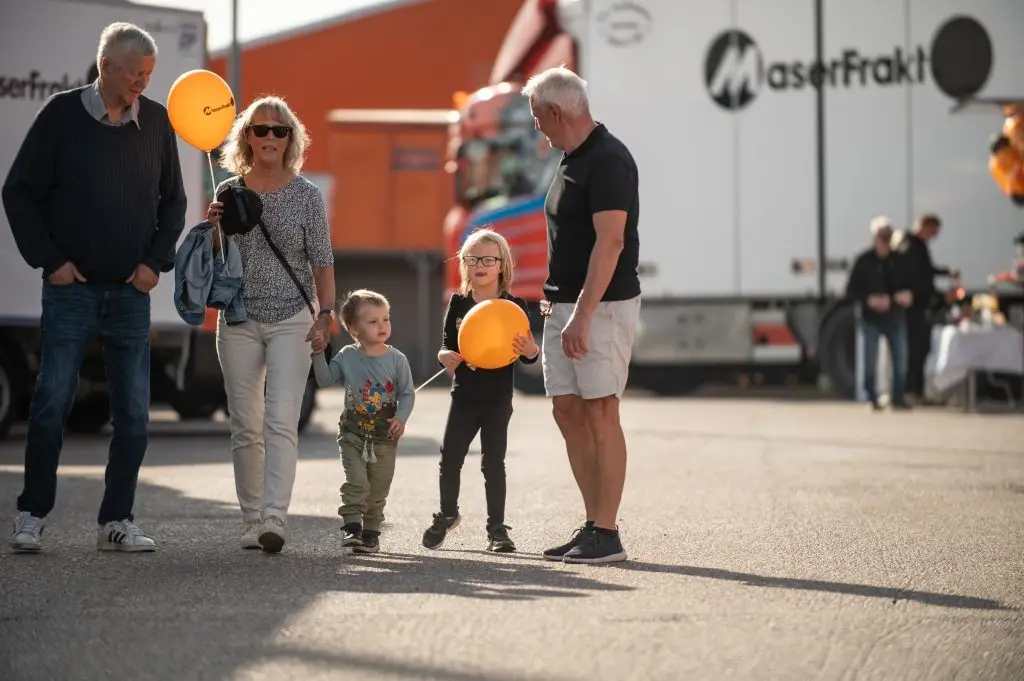 Familj på MaserFrakts Öppet Hus